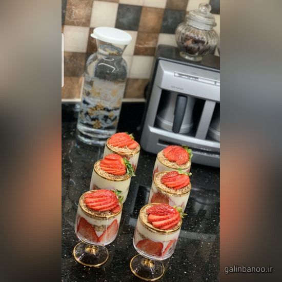 تزیین ژله ساده 2023; با اسمارتیز در جام و ظرف یکبار مصرف