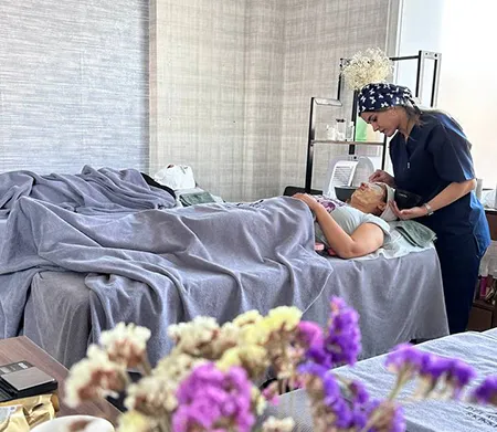 معرفی انواع پاکسازی پوست در آرایشگاه